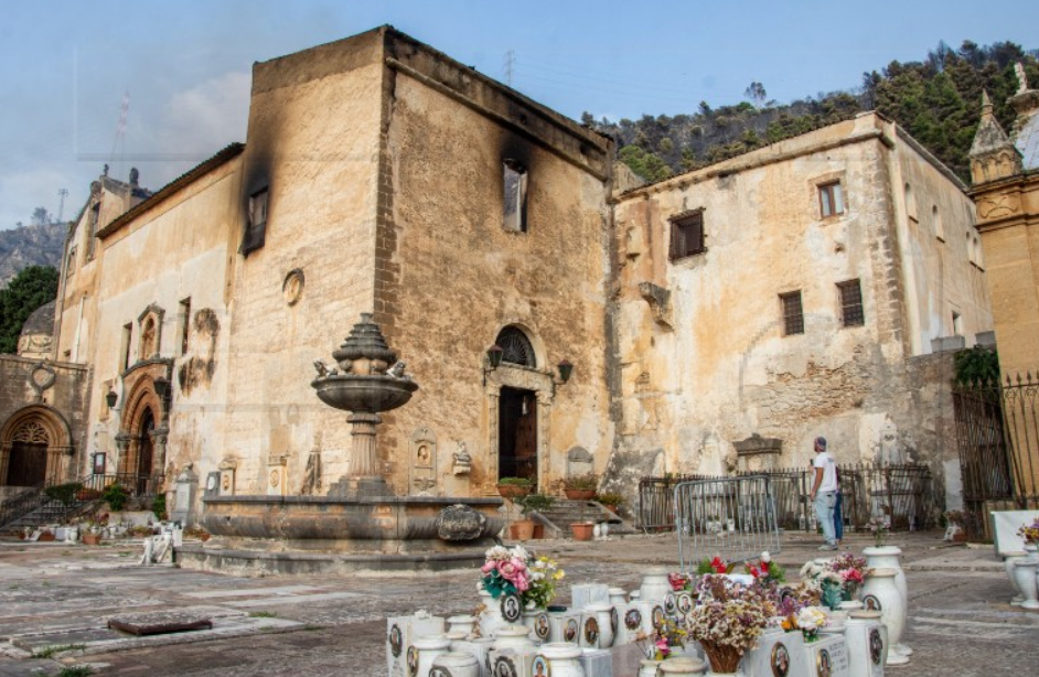 Najmanje dvije osobe poginule u požarima na Siciliji 