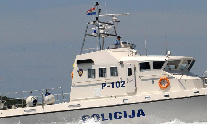 Obustavljena potraga: Kajak pronađen na Lokrumu, ne zna se tko ga je unajmio