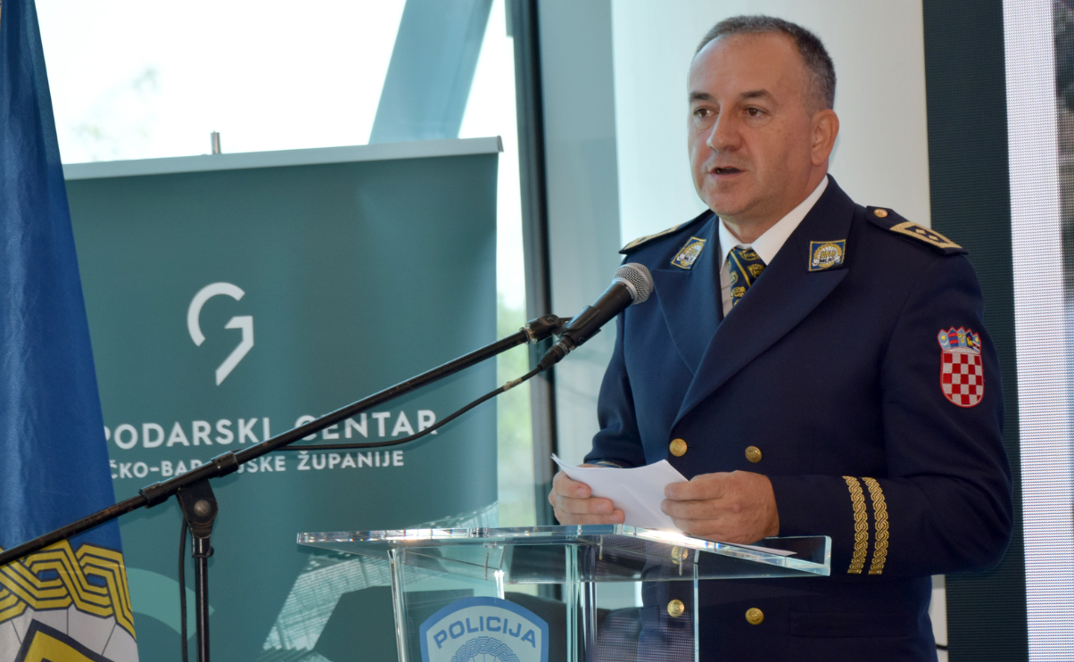 Policijski načelnik Bece: Djevojka je ubijena zbog lošeg baratanja oružjem 