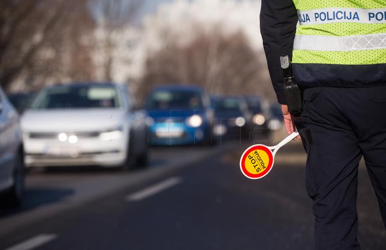 Bez dozvole pijan vozio neregistrirani automobil pa završio u zatvoru 