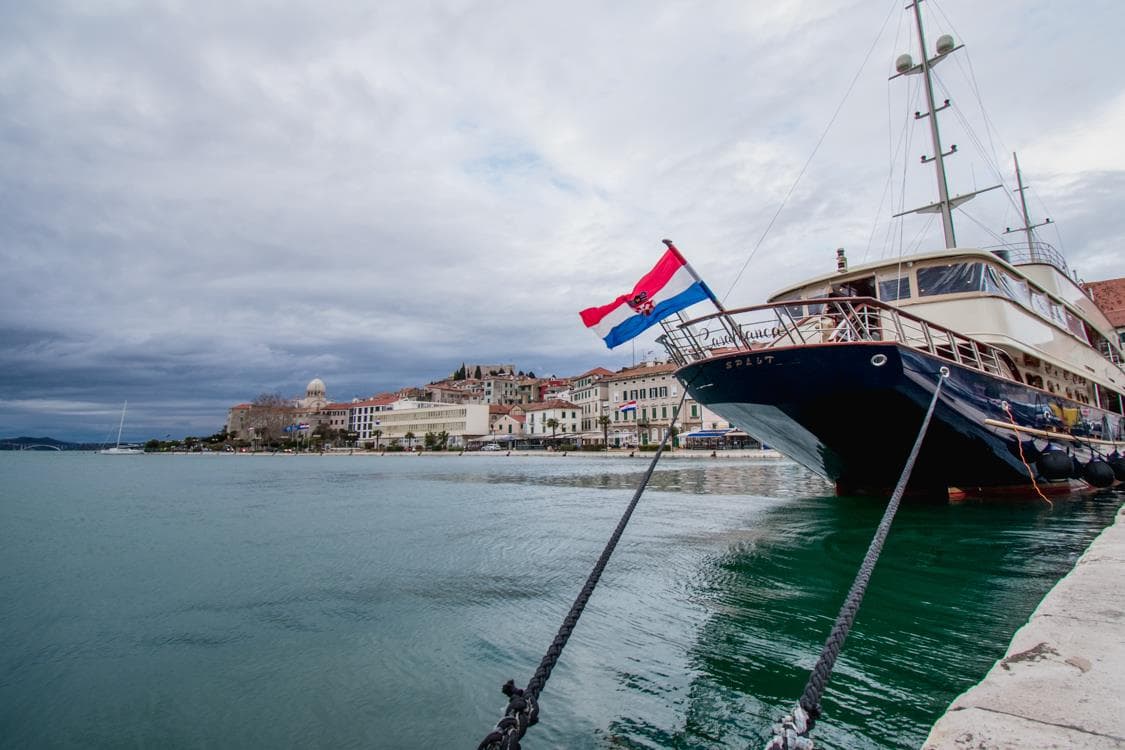 Promjenjivo, vjetrovito i neuobičajeno toplo