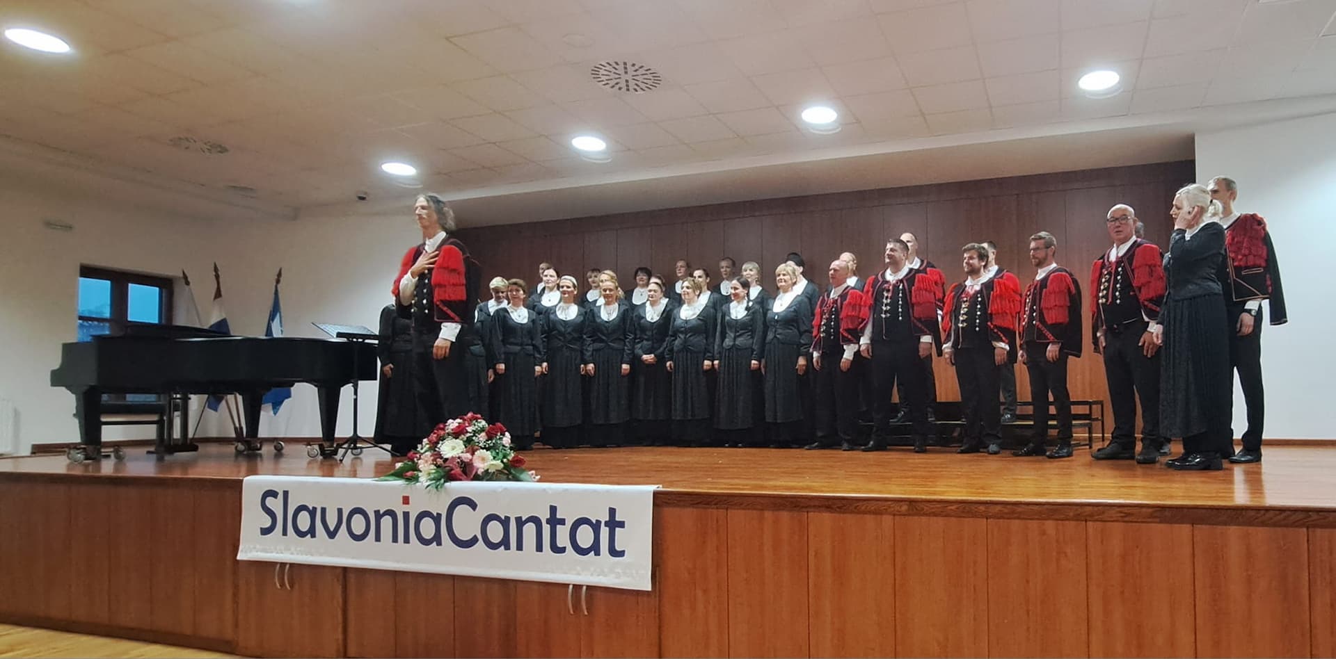 Kolo na SlavoniaCantatu osvojilo zlato, voditelj Ivo Lise nagradu za umjetnički dojam