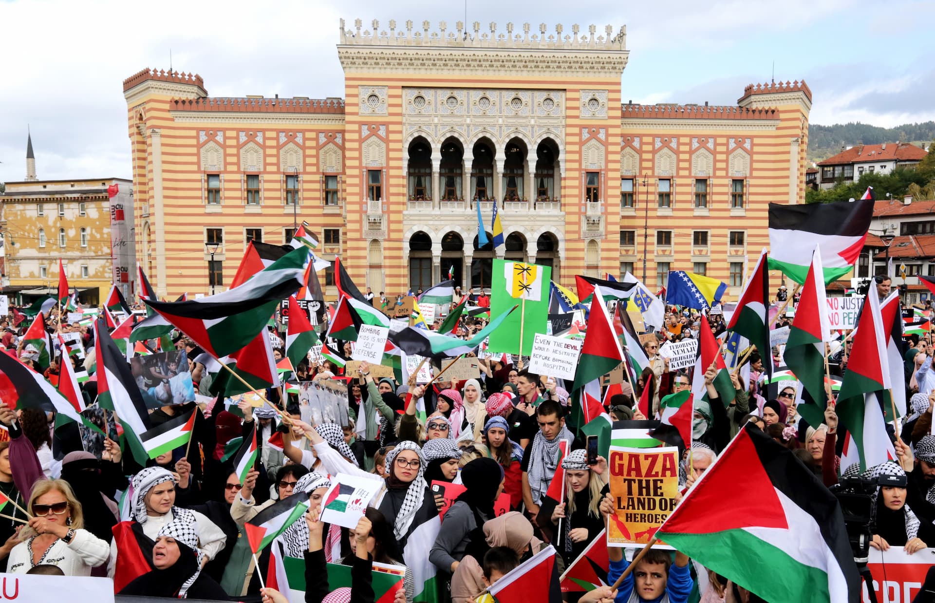 Tisuće ljudi na propalestinskim prosvjedima u BiH