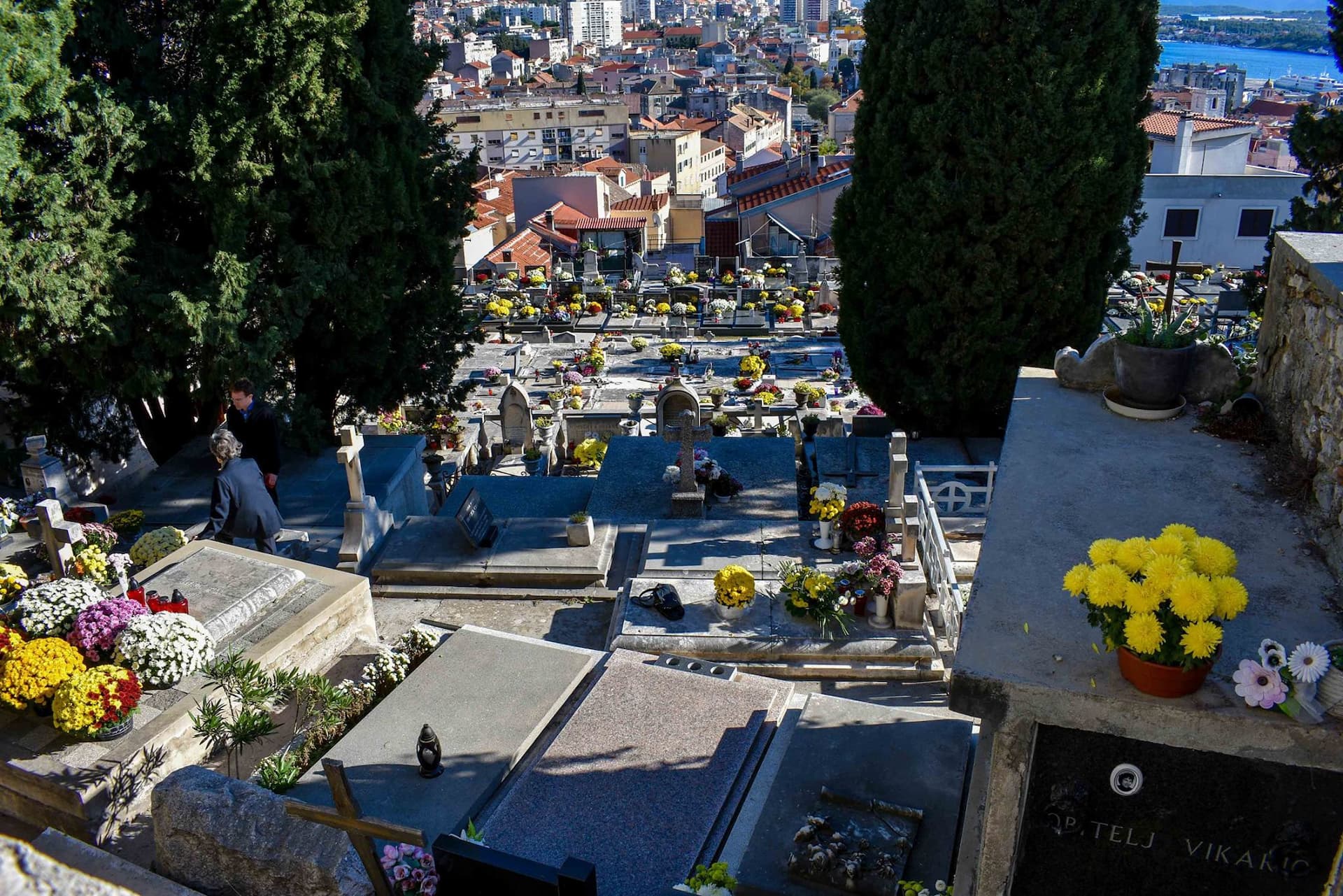 Vatrogasci pozivaju na oprez prilikom paljenja svijeća za blagdan Svih svetih