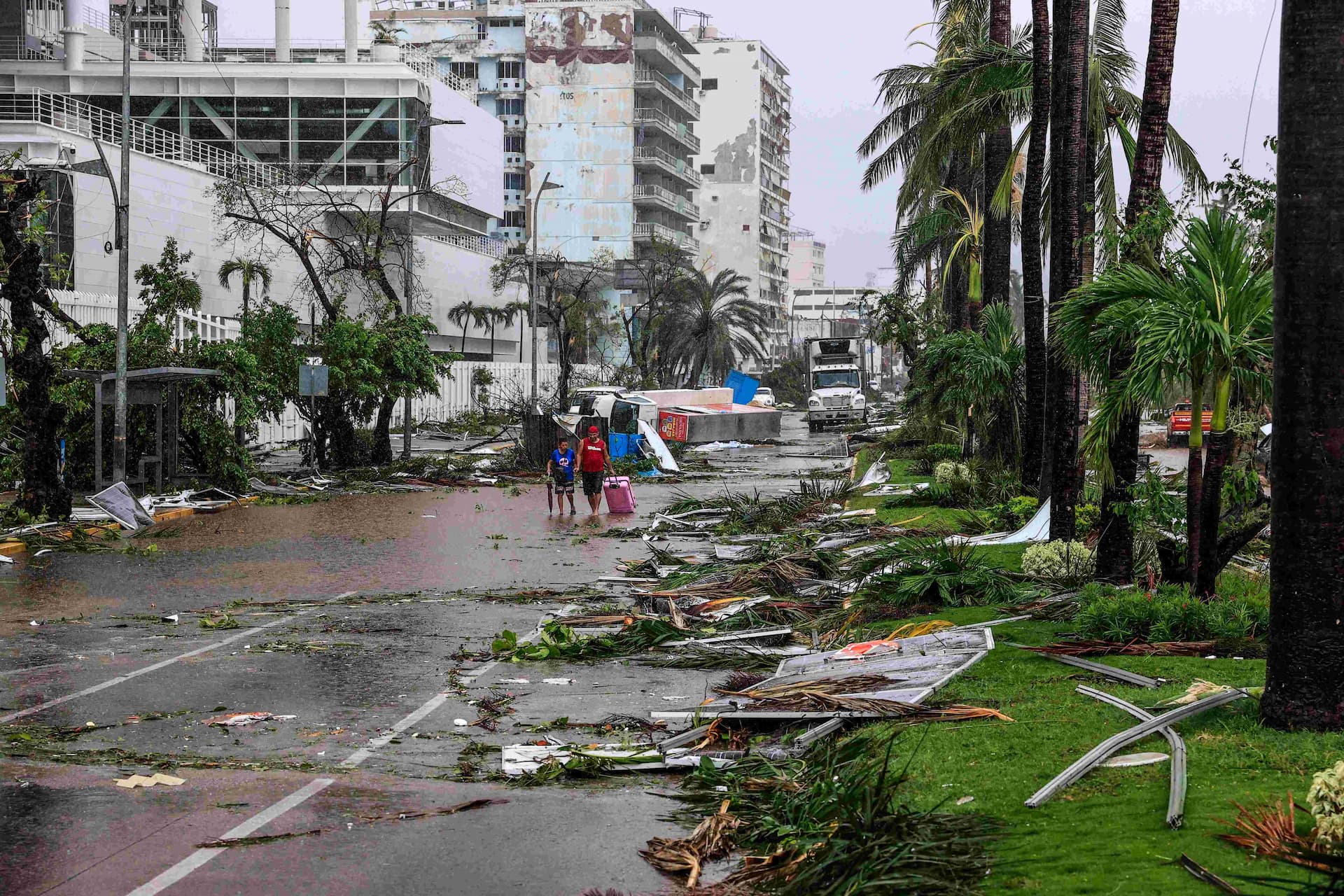 Uragan Otis pogodio Acapulco, najmanje 27 poginulih