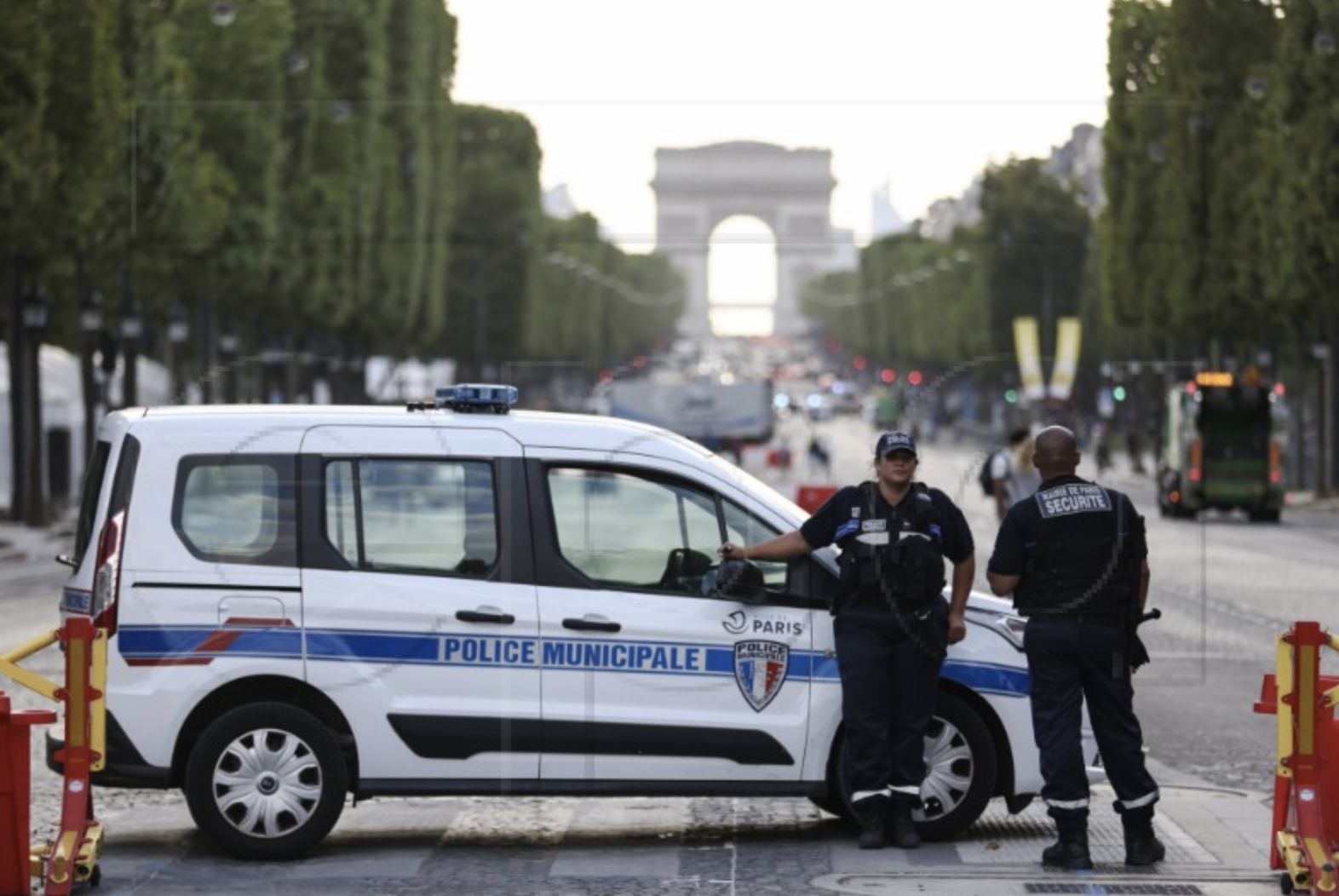 Policija u Parizu upucala ženu koja je u vlaku prijetila i vikala 'Allahu Akbar'