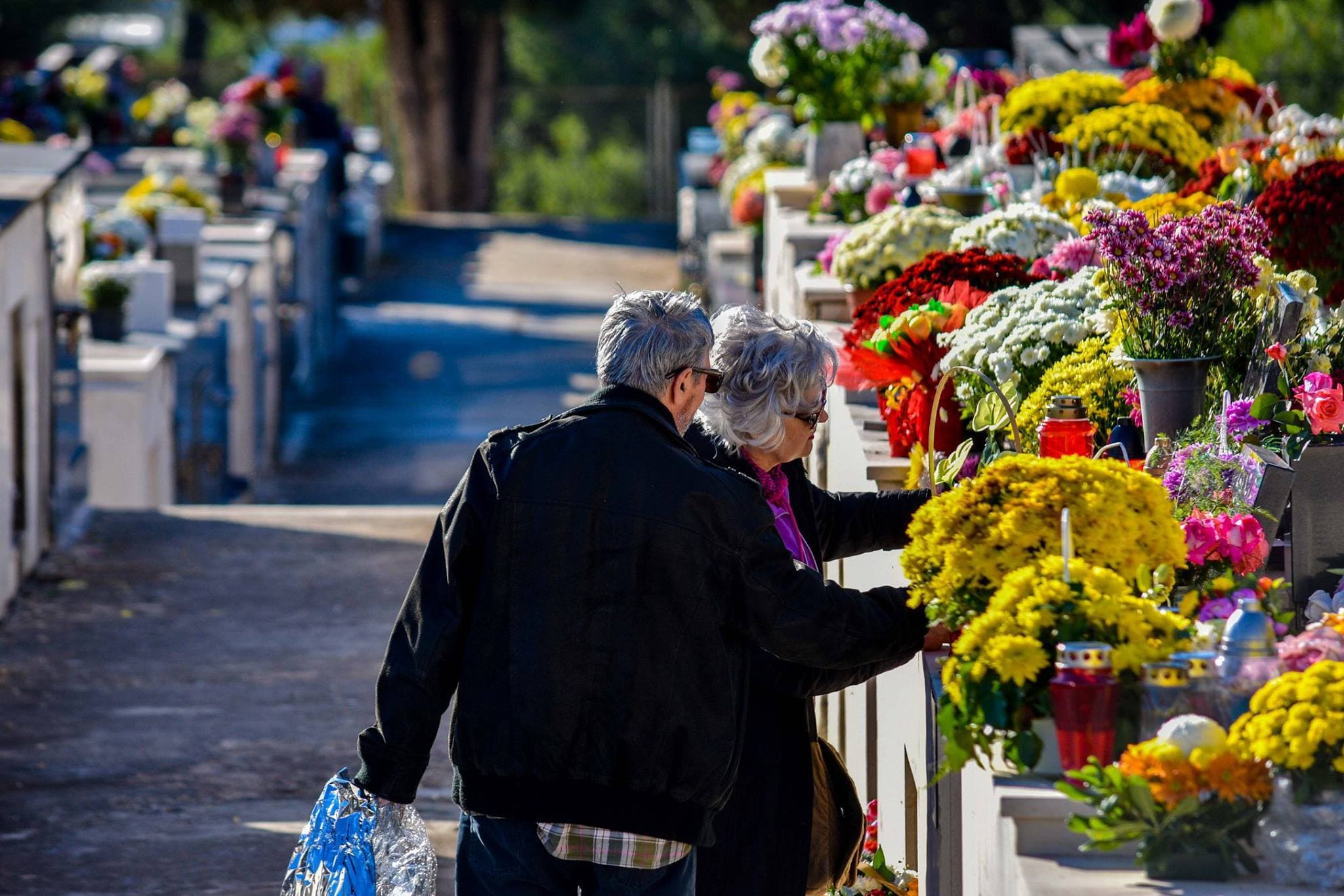Blagdan je Svih svetih: Građani obilaze posljednja počivališta najmilijih