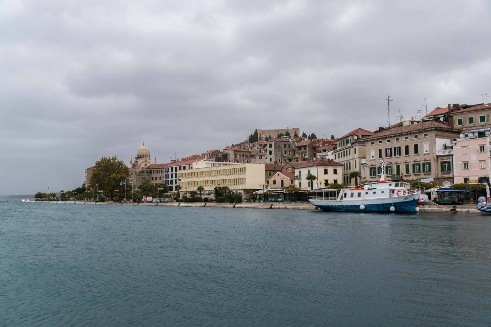 Kiša u prvom dijelu dana, navečer jako jugo
