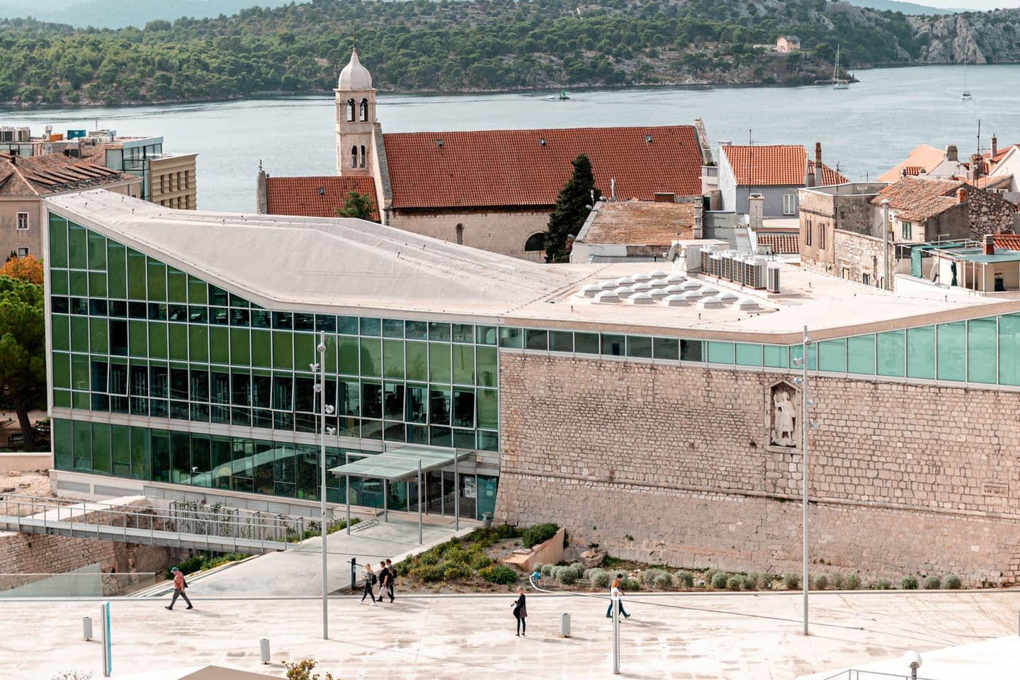 U knjižnici izložba radova s likovnog natječaja 'Straničnik'