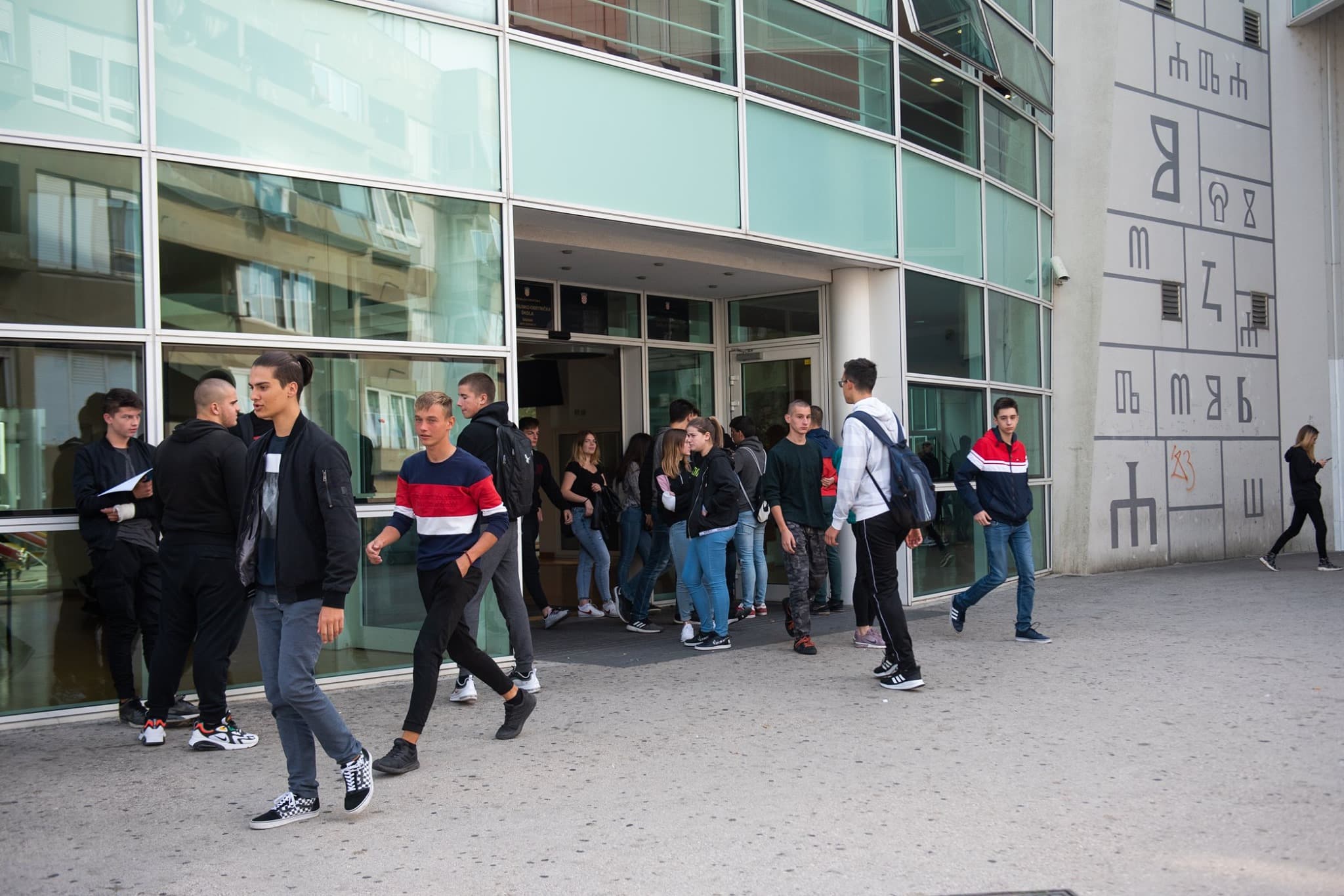 Županija raspisala Javni natječaj za dodjelu stipendija redovitim učenicima i studentima 