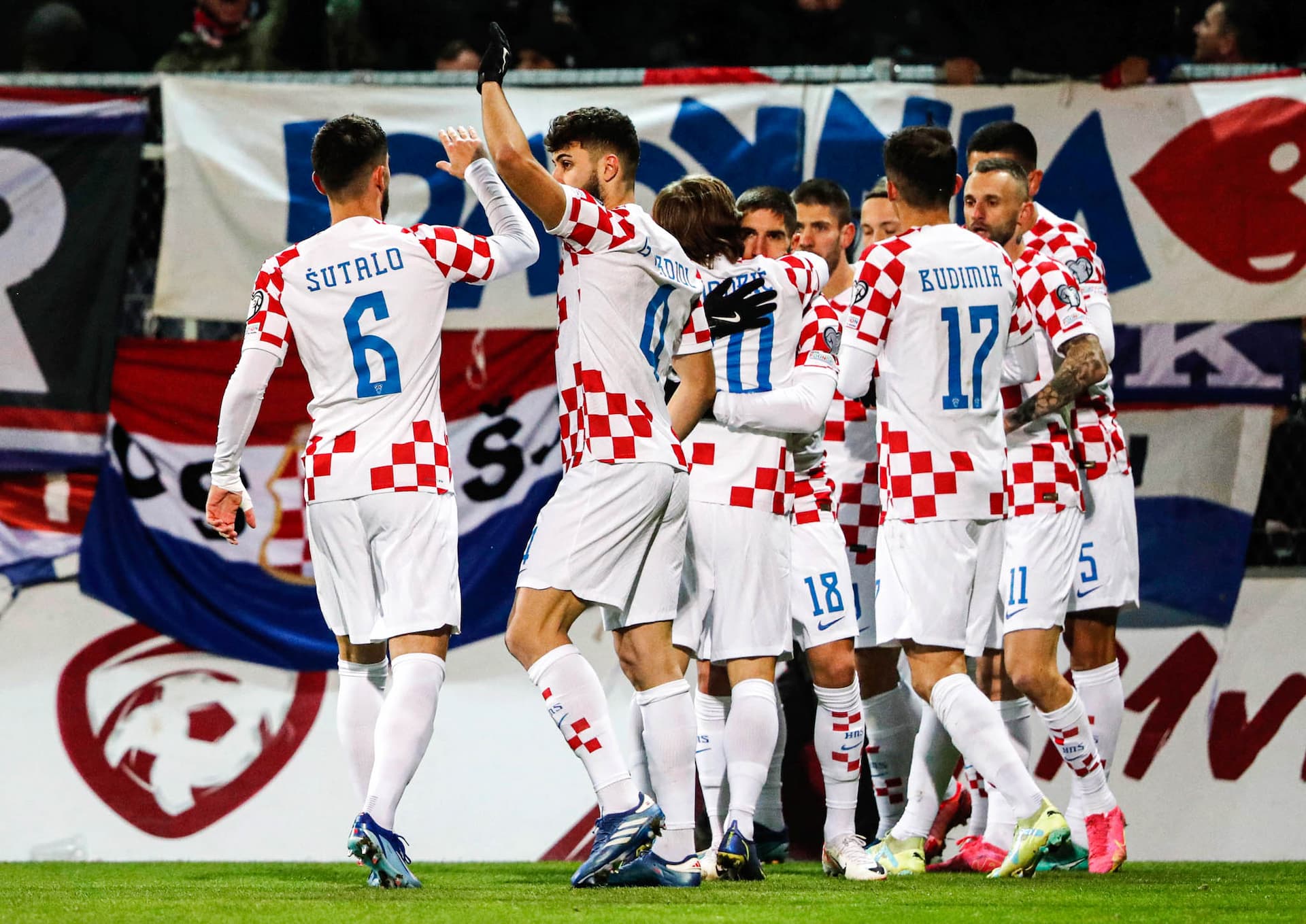 Hrvatska slavila u Rigi 2:0 i približila se EP-u, strijelci Majer i Kramarić
