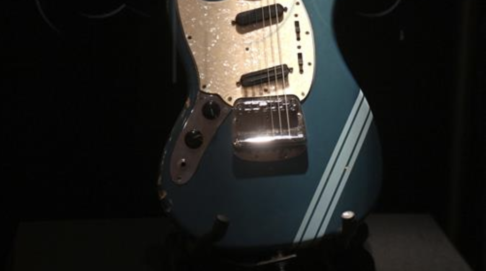 Gitara Kurta Cobaina prodana na aukciji za 1,5 milijuna dolara