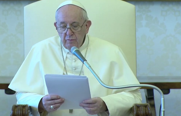 Papa ima upalu pluća, nedjeljni Angelus pročitao pomoćnik 