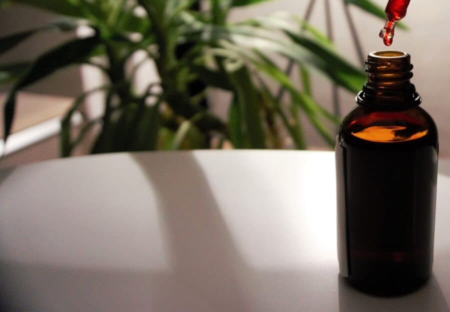 Pet malo poznatih simptoma nedostatka vitamina B12, jedna od njih je i anemija 