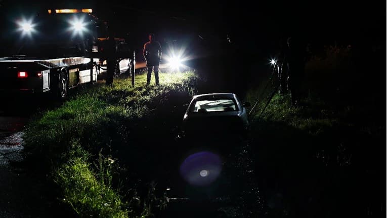 Bježao policiji prevozeći migrante od Karlovca do Slovenije pa se zabio u stablo