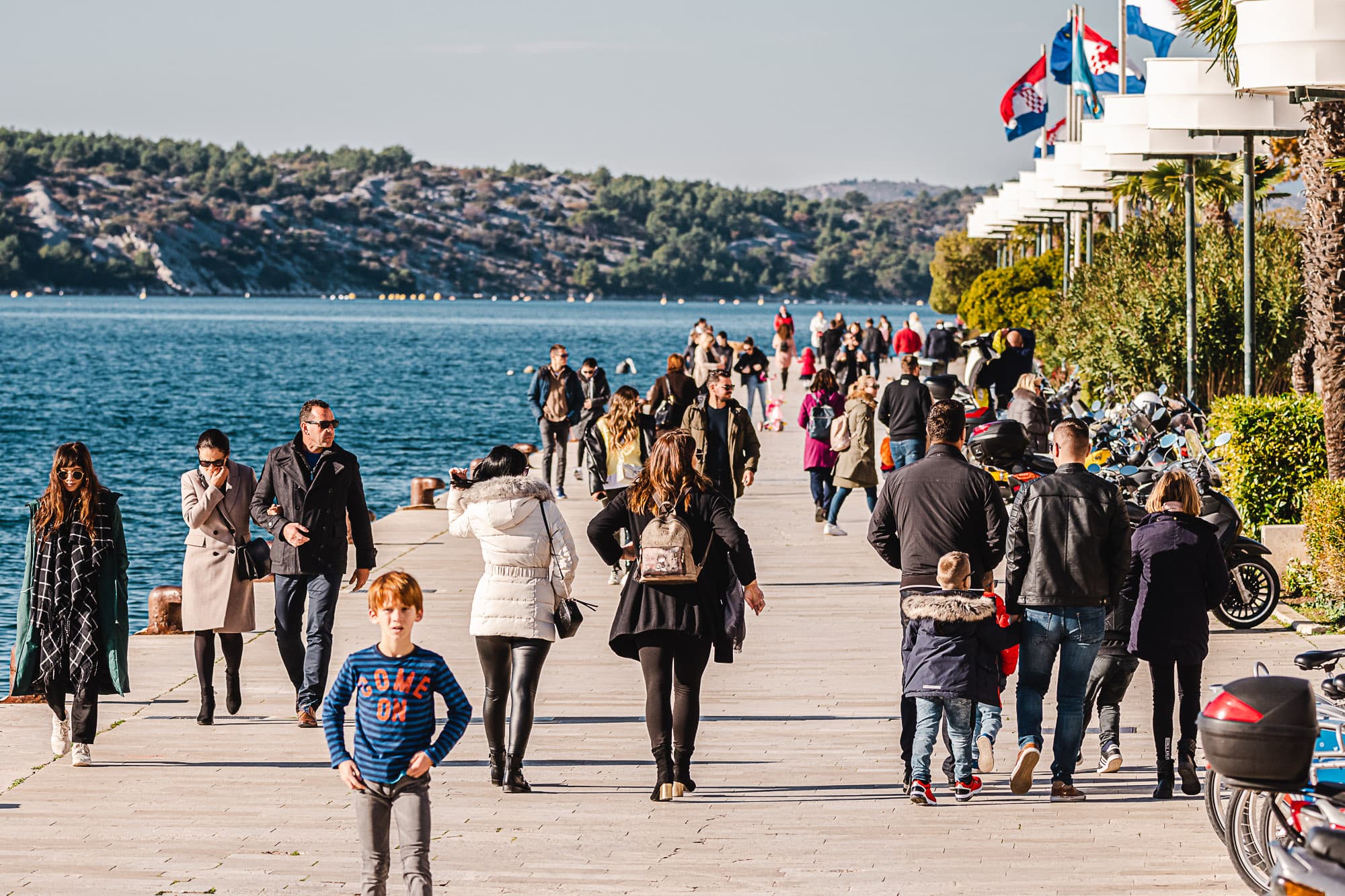 Sunčano i bura, ali nešto toplije nego prethodnih dana