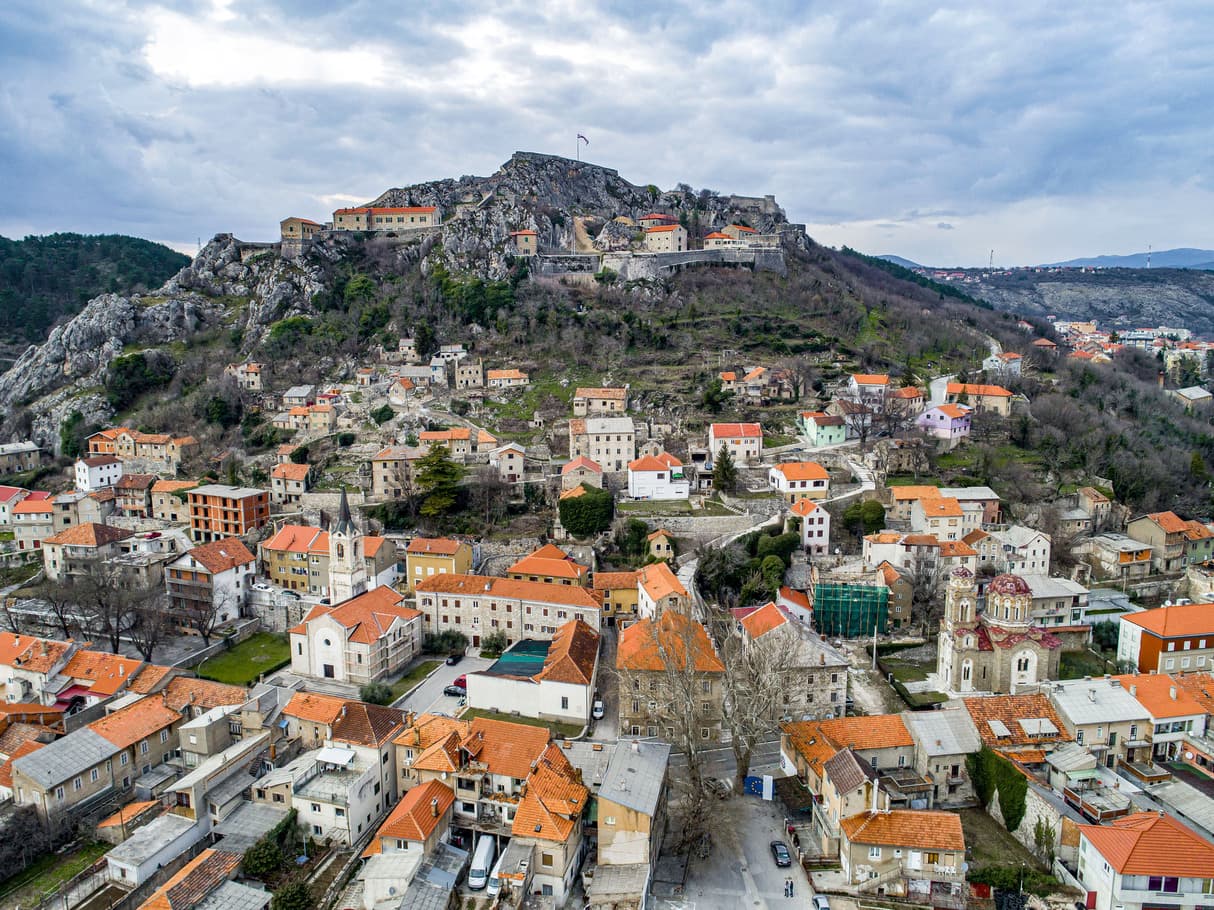 Knin ove godine zabilježio najbolju turističku sezonu u povijesti: 'Magnet za avanturiste'