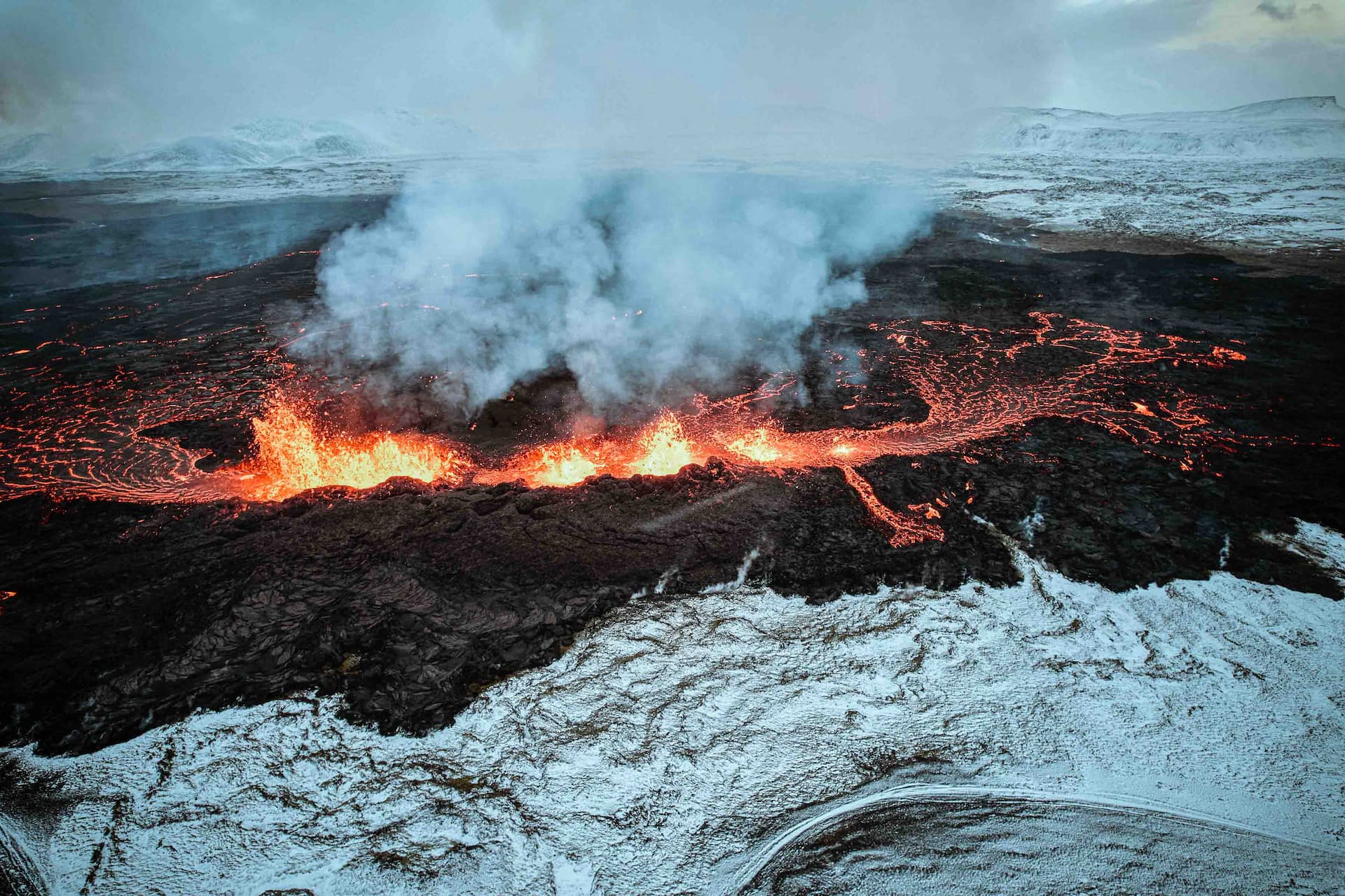  Lava došla do ribarskog grada nakon vulkanske erupcije na Islandu