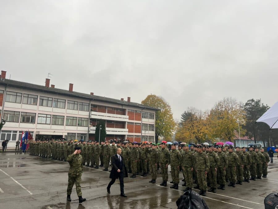 Sve se više šuška o obaveznom vojnom roku, ovako razmišljaju stručnjaci 