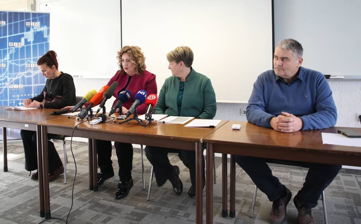 Sindikalisti: 'Tražit ćemo Vladu prebacivanje nastavnika u viši platni razred'