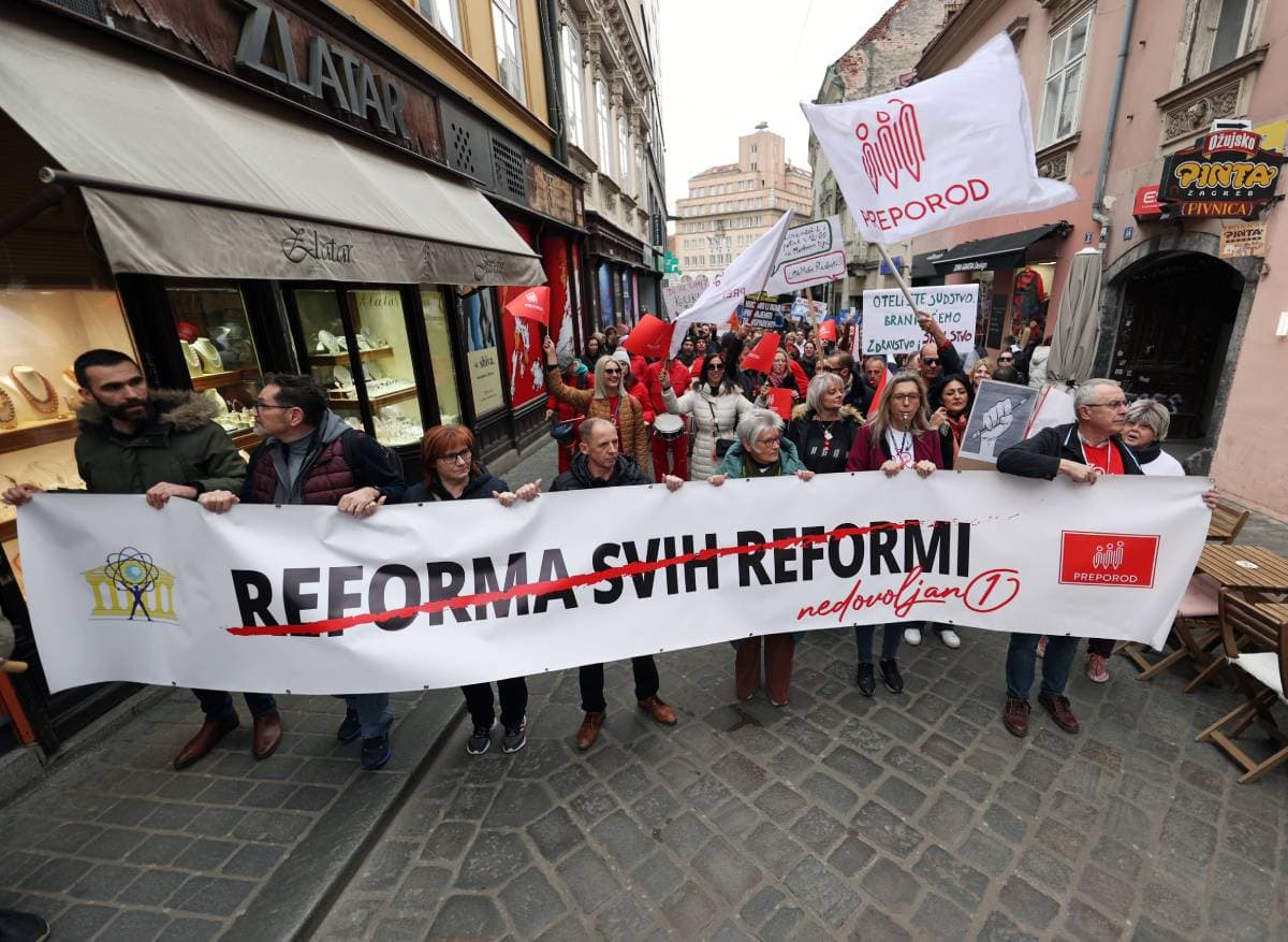 Prosvjed na Markovom trgu: Zaposleni u znanosti i obrazovanju traže pravedne koeficijente