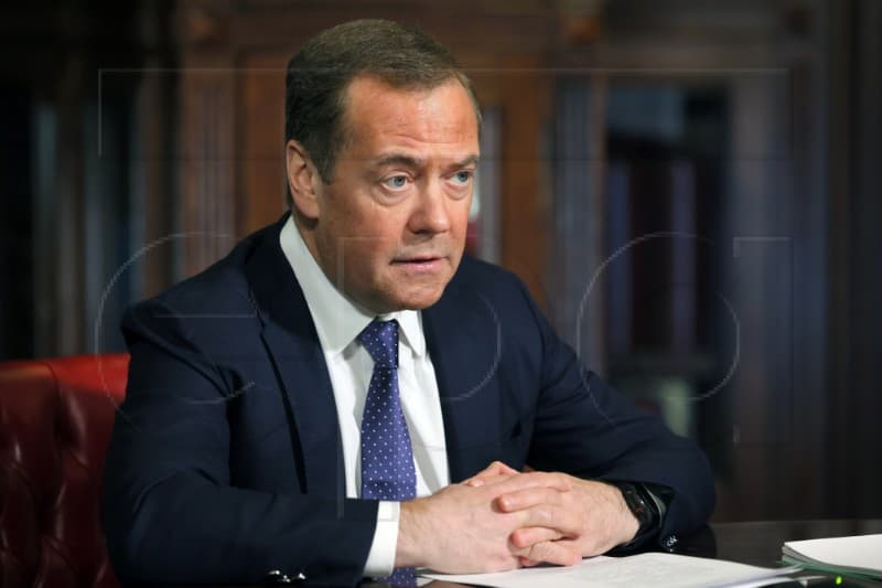 Medvedev ponovno prijeti nuklearnim ratom