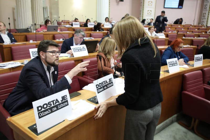 Grbin: Vrijeme je za izbore; HDZ: Bit će kad većina odluči
