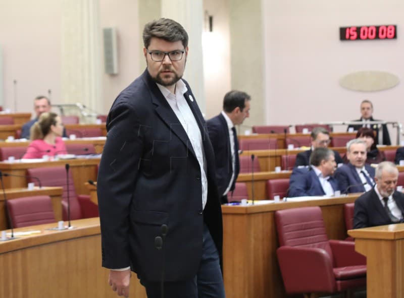 Grbin: 'Osigurat ćemo rast plaća i mirovina, besplatne vrtiće'