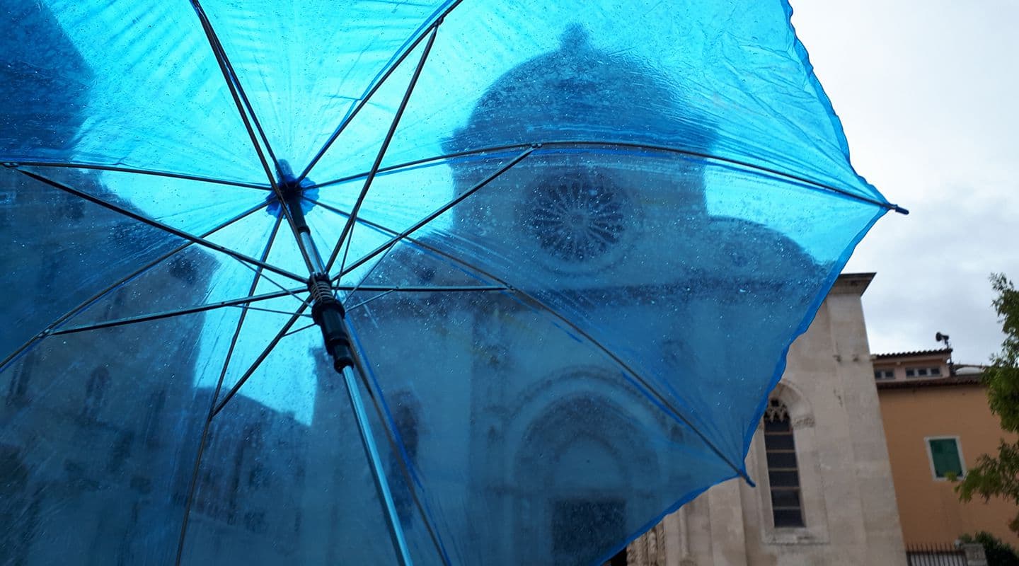 Pretežno oblačno, povremeno i s kišom