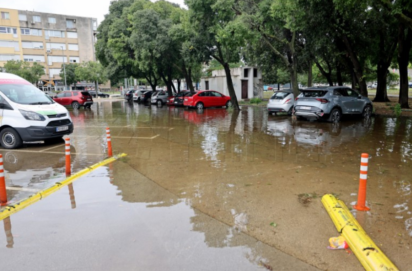 Kaos zbog vremena u Zadru i okolici: Poplavljeni podrumi, garaže i kuće 
