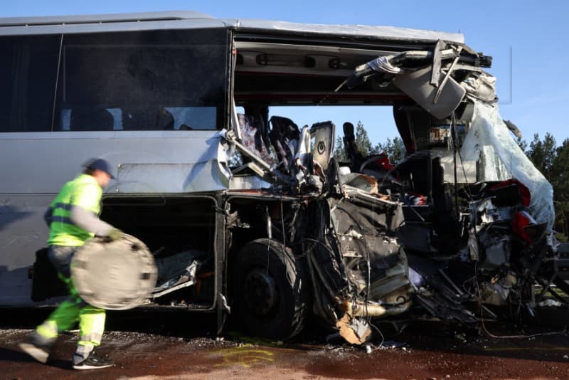 Prevrnuo se Flixbusov bus na autocesti u Njemačkoj, najmanje 5 mrtvih