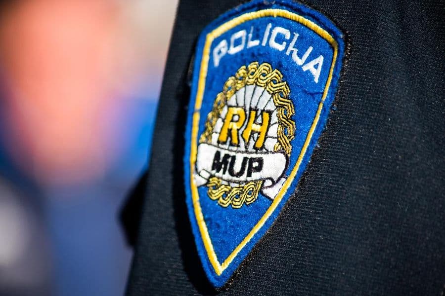 Dvije maloljetnice tukle mladu djevojku, treća sve snimala