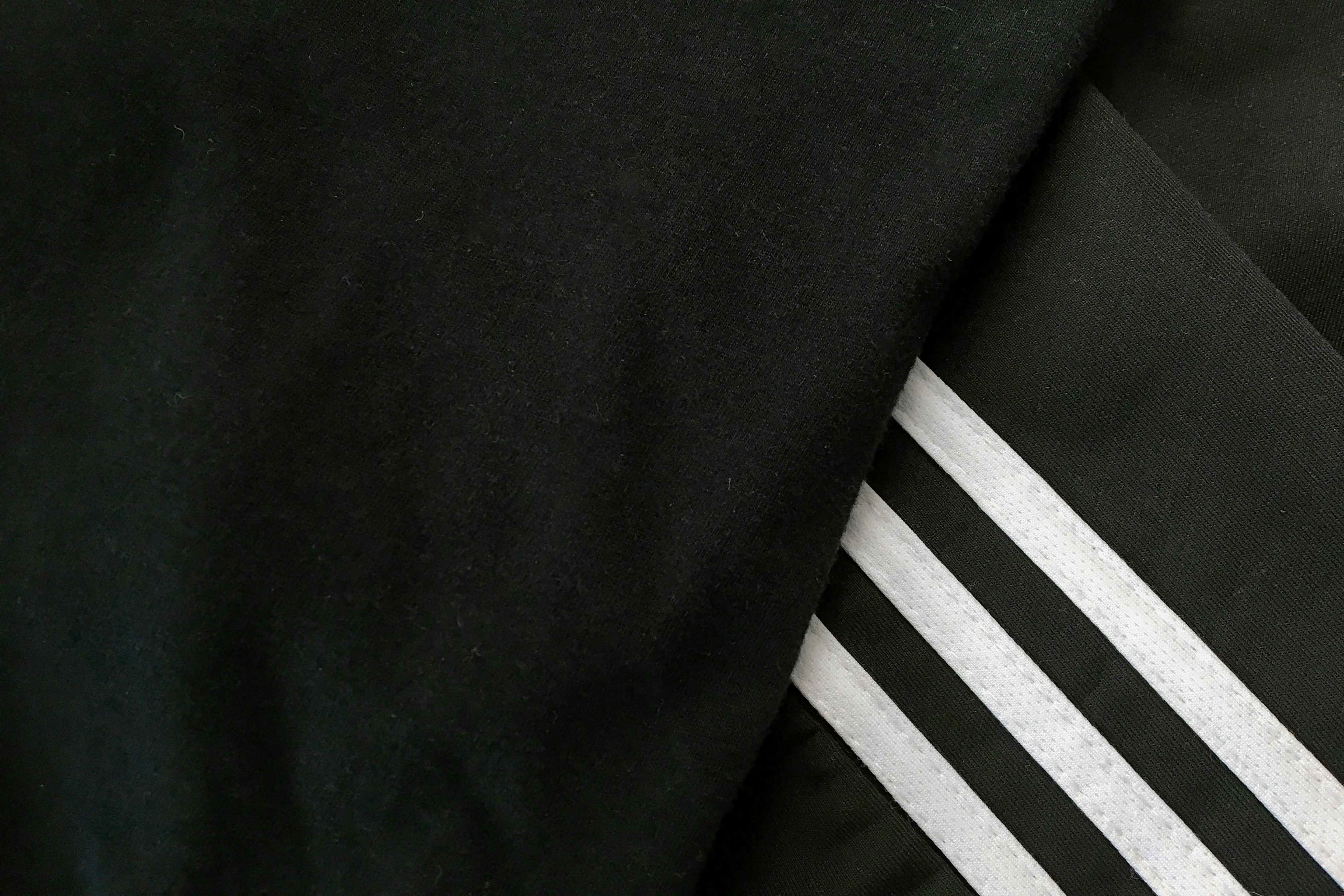 Adidas zaustavio prodaju dresova s brojem 44 koji sliči logu SS-a
