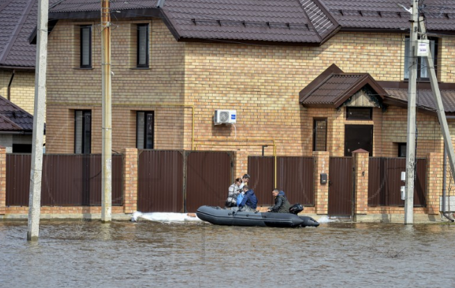 Katastrofalne poplave u Rusiji: Pod vodom 18 tisuća kuća, tisuće evakuirane 