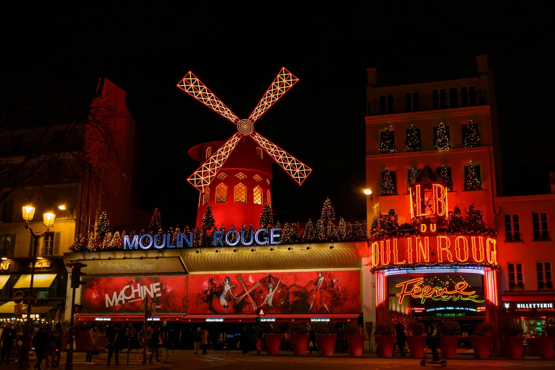 Preko noći otpala krila s vjetrenjače kultnog cabaret kluba Moulin Rouge
