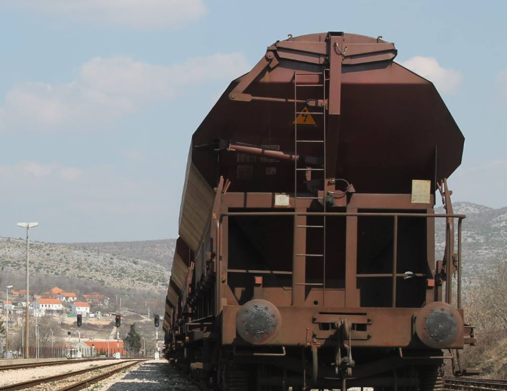 U Kaštelima vlak usmrtio pješakinju