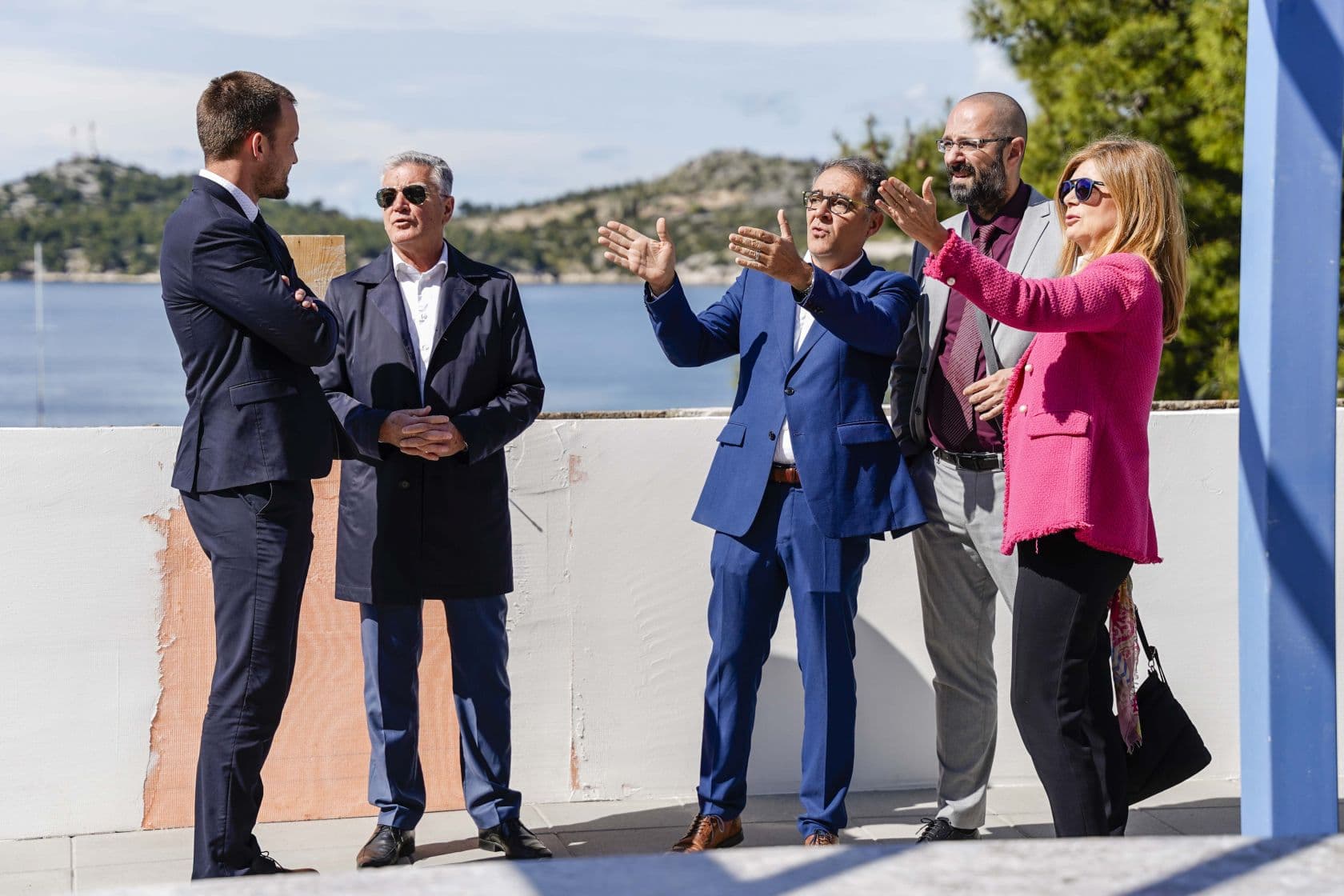 Ministar Šime Erlić obišao STEM učionicu u OŠ Juraj Dalmatinac 