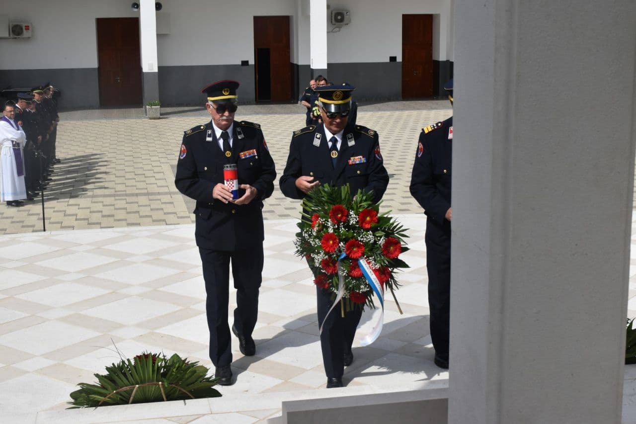 Polaganjem vijenaca obilježen dan sv. Florijana