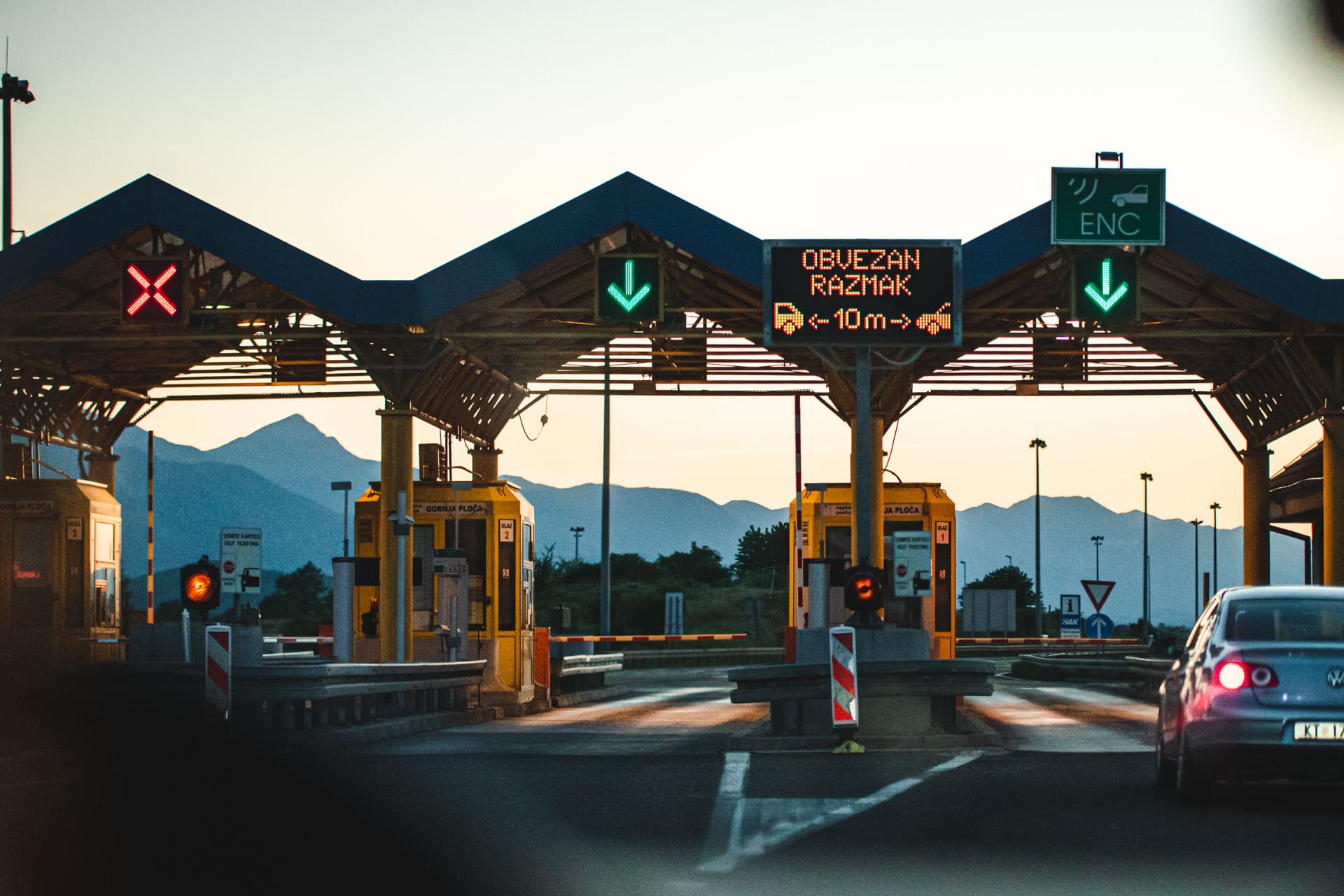 Oprezno na cestama, moguće su i veće količine vode 