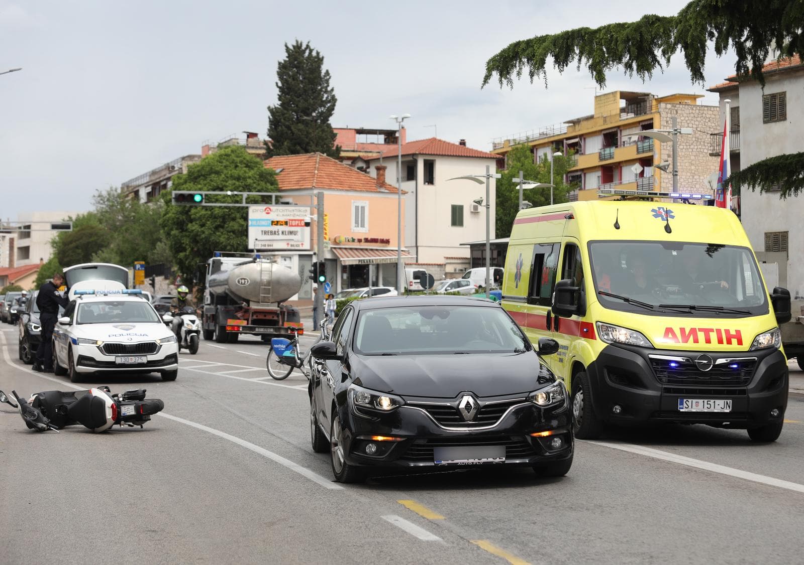 U jučerašnjoj prometnoj nesreći na Baldekinu 50-godišnji vozač motocikla teže ozlijeđen