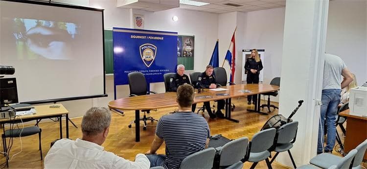 Šibenska policija predstavila kampanju 'Postani policajac i policajka'