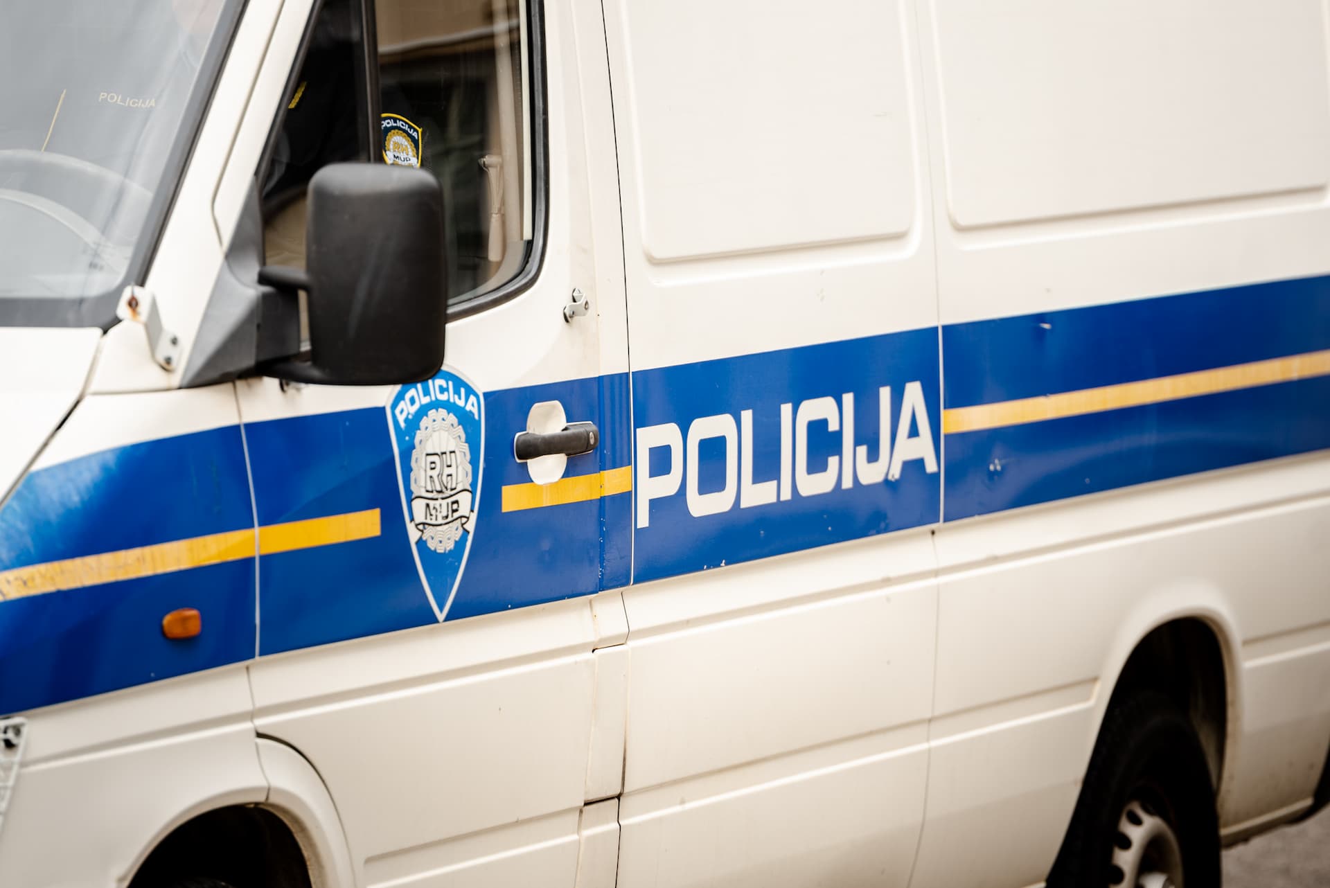 U Brnazama poginule četiri osobe, vozilo se zabilo u zid