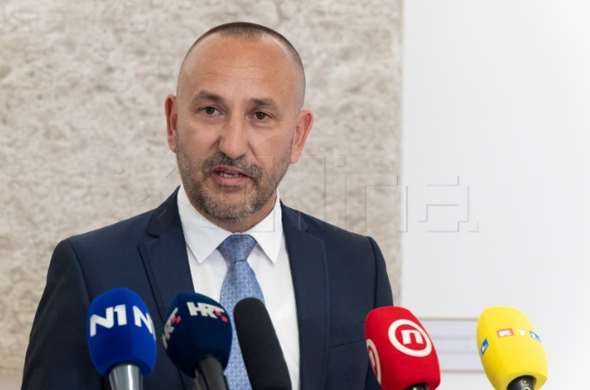 Zekanović: 'Grbin je politički zombi koji se u filmovima rješavaju metkom u čelo' 