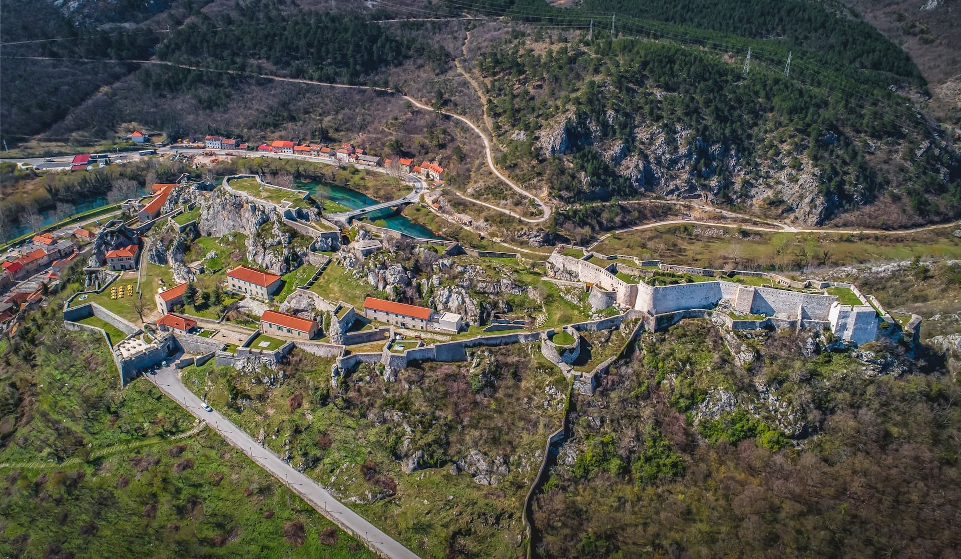 U subotu otvara zipline na Kninskoj tvrđavi, prihod ide bolesnoj djevojčici Eli Bitunjac