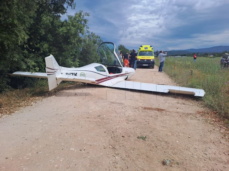 Na Hvaru pao mali avion, udario u bicikliste