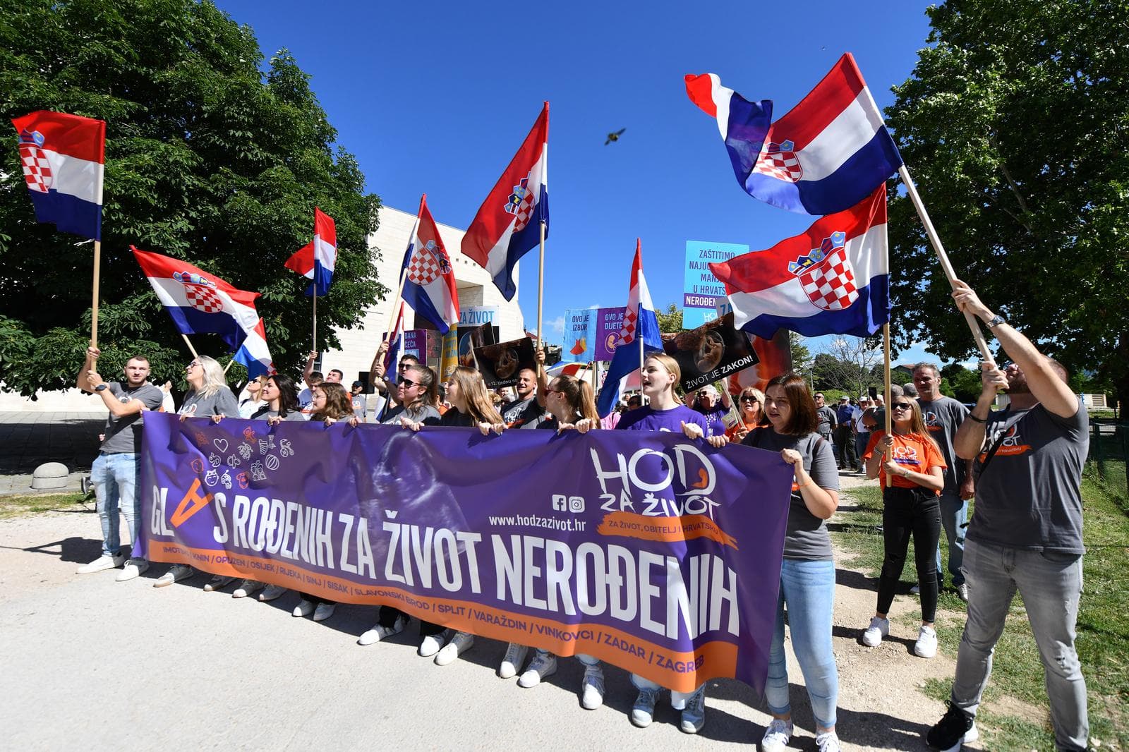 U Kninu održan Hod za život: 'Mladi,  držite se kršćanskog dostojanstva za život'