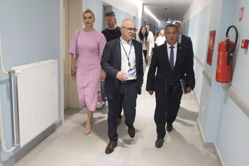 Beroš: 'Radimo sve da se smanje liste čekanja za onkološke bolesnike'