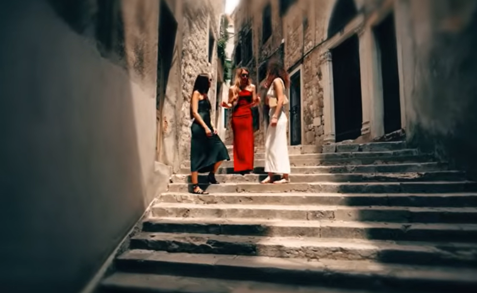 Karan novi spot snimio u Šibeniku, a zbog mašine za pranje rublja morao uzeti kaskadera
