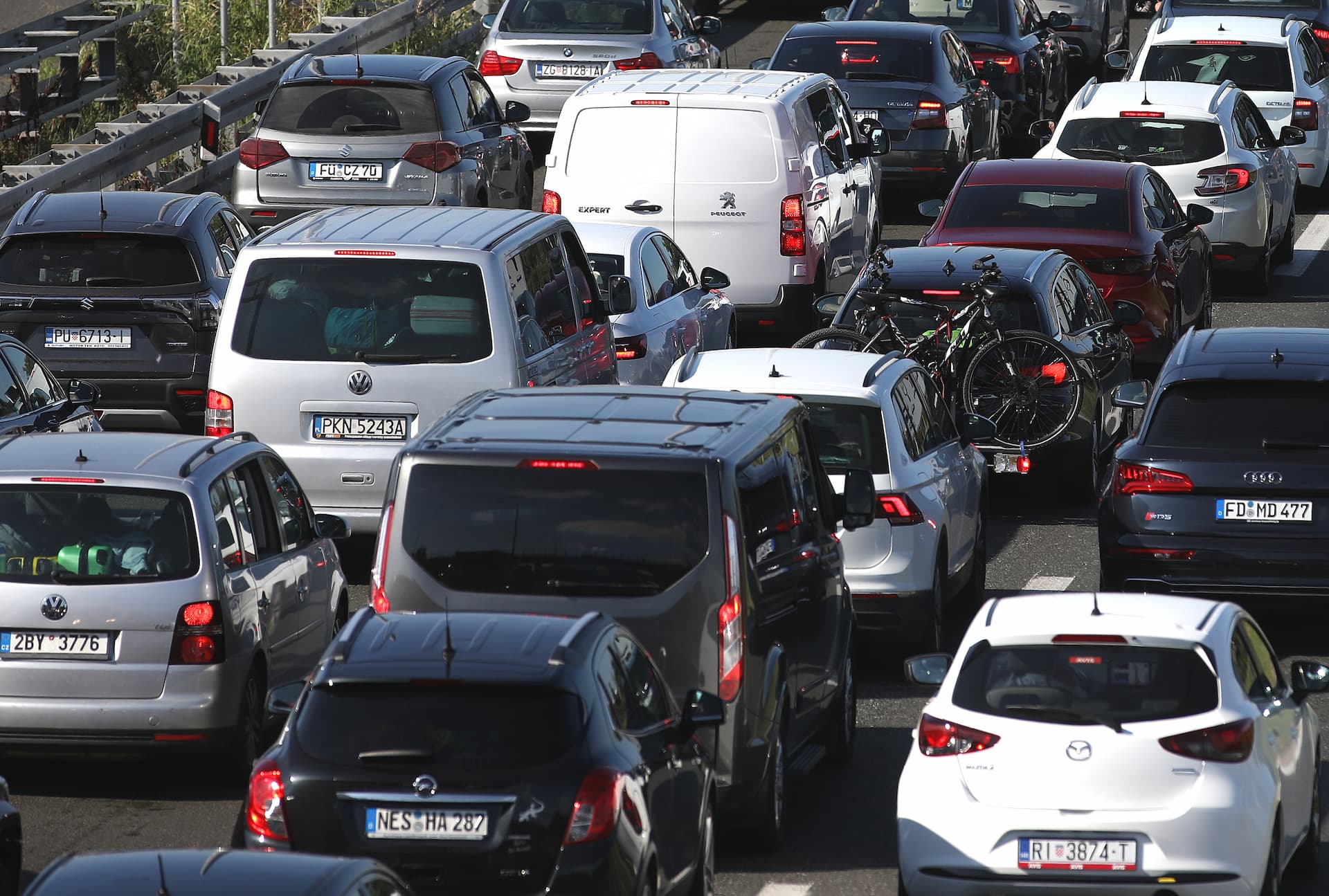 Vozači, naoružajte se strpljenjem. Gužve su na svim cestama