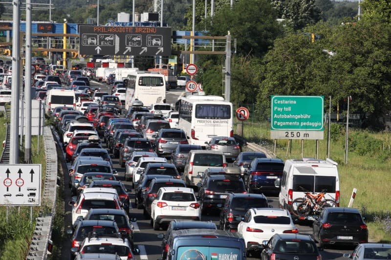 Pojačan promet na svim prometnicama i prema moru i unutrašnjosti